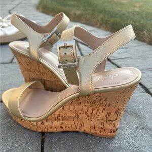 Charles by Charles David Gold Leather 9.5 Cork Wedge Sandals